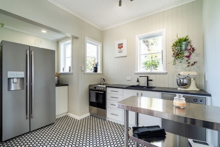 Photo of property in 65 Old Lake Road, Narrow Neck, Auckland, 0624