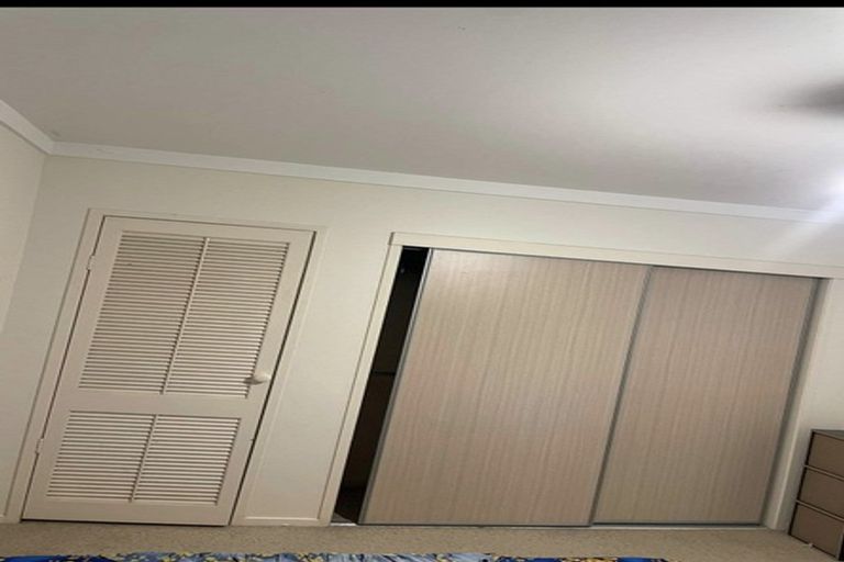 Photo of property in 63 Chelsea View Drive, Chatswood, Auckland, 0626