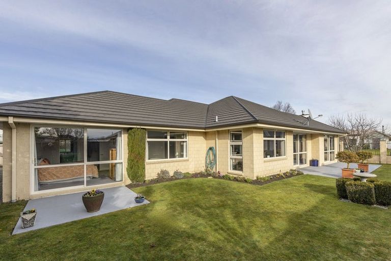 Photo of property in 42 Oakwood Drive, Rangiora, 7400
