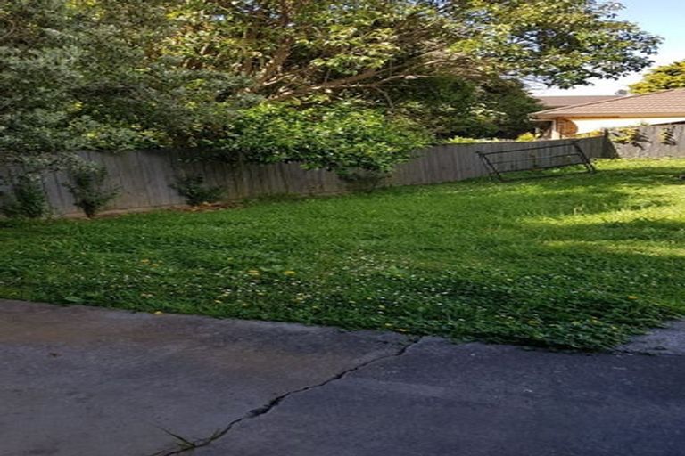 Photo of property in 15 Caspian Close, New Lynn, Auckland, 0600