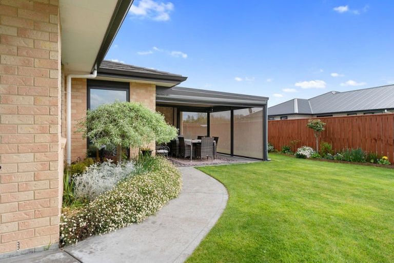 Photo of property in 10 Austin Reid Avenue, Carterton, 5713