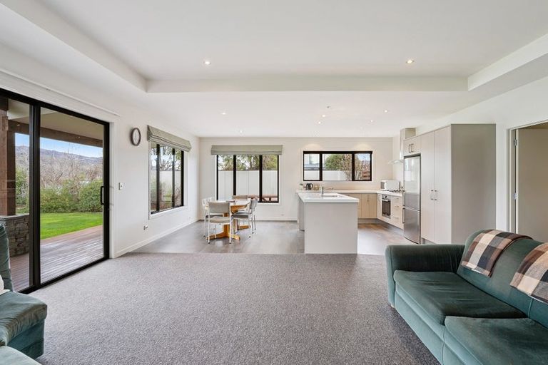 Photo of property in 14 De Bettencor Place, Mount Pisa, Cromwell, 9383