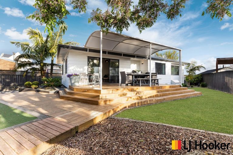 Photo of property in 18 Hadley Wood Drive, Wattle Downs, Auckland, 2103