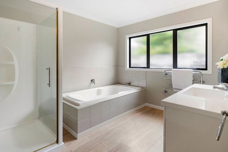 Photo of property in 30 Sandwich Road, St Andrews, Hamilton, 3200