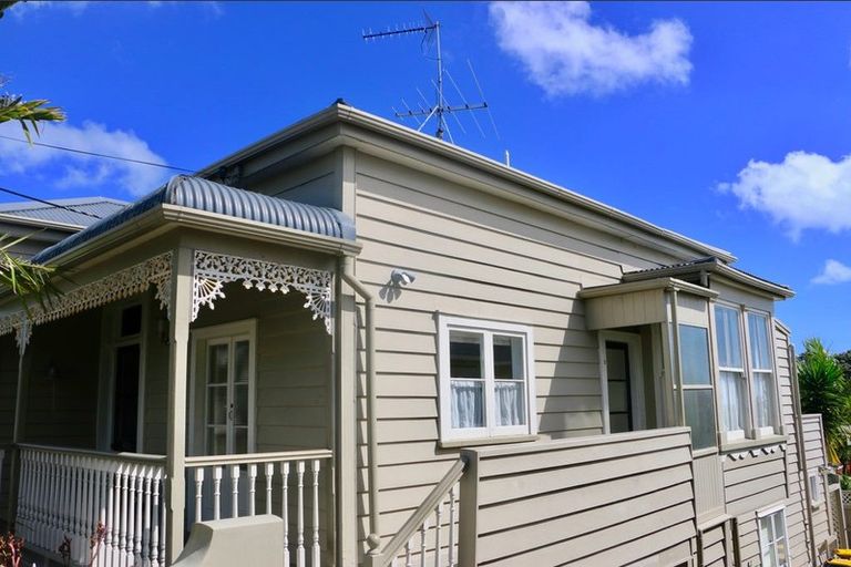 Photo of property in 96 Calliope Road, Stanley Point, Auckland, 0624
