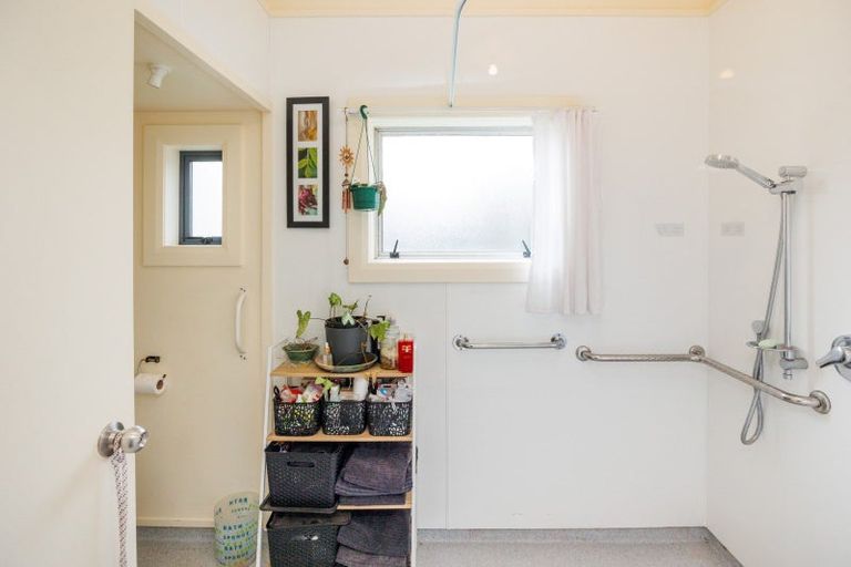 Photo of property in 85 Shamrock Street, Takaro, Palmerston North, 4412