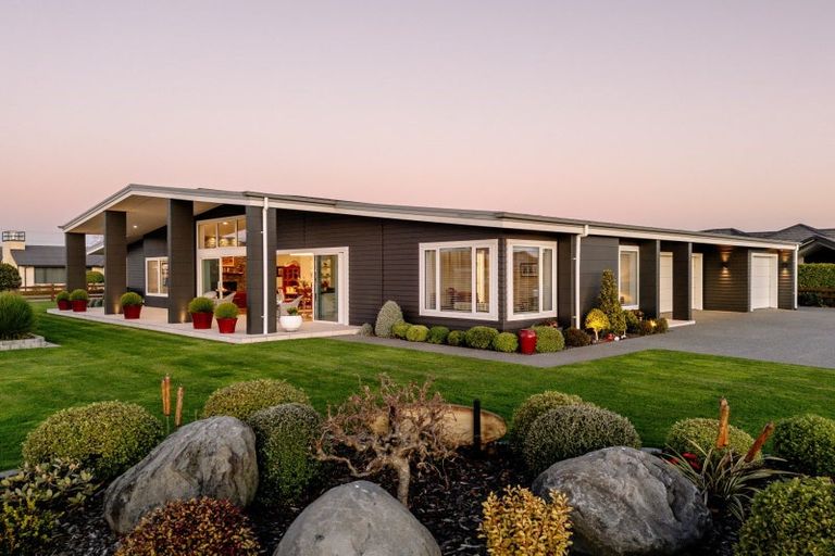 Photo of property in 1 Baxter Michael Crescent, Cambridge, 3434