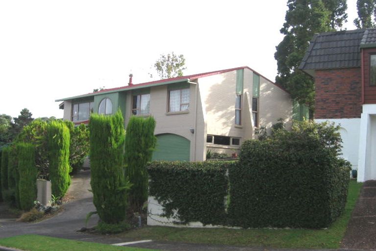 Photo of property in 11 Langstone Place, Chatswood, Auckland, 0626