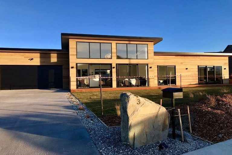 Photo of property in 3 Avalanche Place, Wanaka, 9305