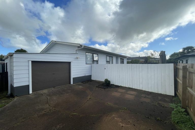 Photo of property in 1/94 Roberts Road, Te Atatu South, Auckland, 0610