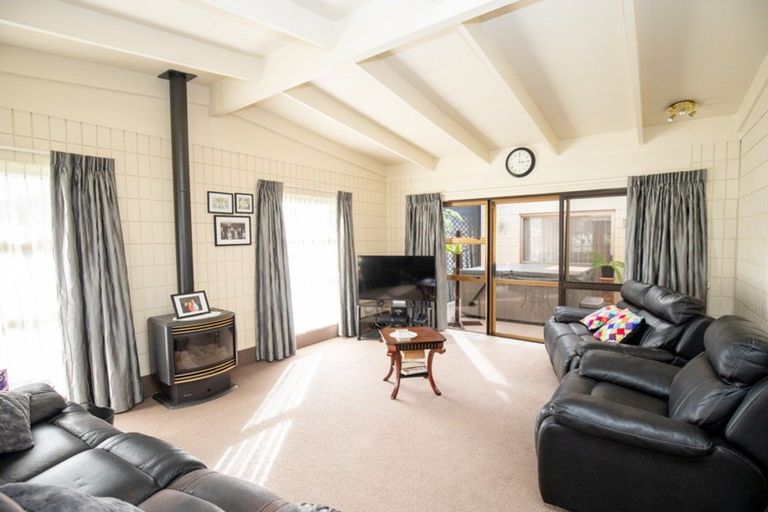 Photo of property in 6 Pinnock Place, Ngatea, 3503