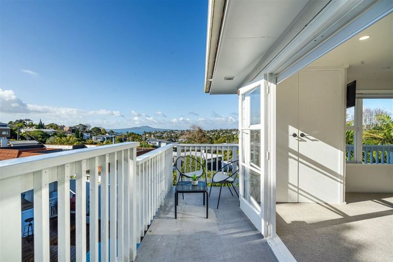 Photo of property in 1/306 Beach Road, Campbells Bay, Auckland, 0630