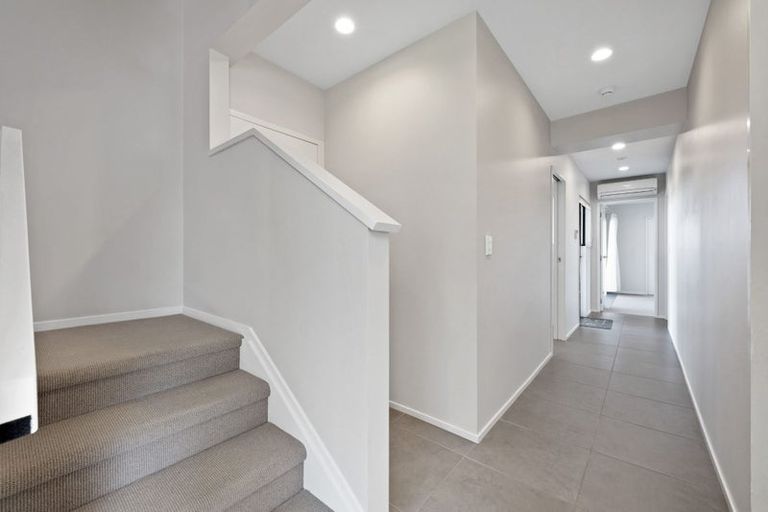 Photo of property in 4 Advene Road, Cockle Bay, Auckland, 2014