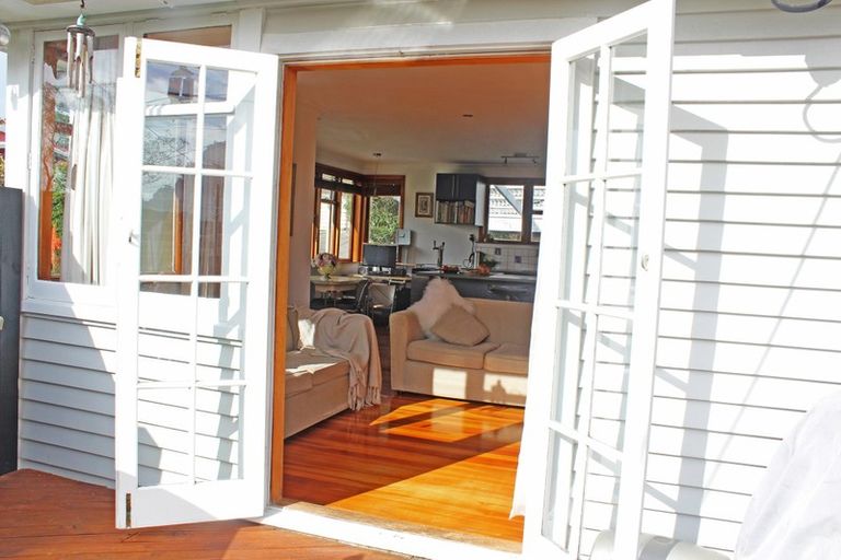 Photo of property in 1/102 Beresford Street, Bayswater, Auckland, 0622