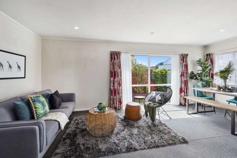 Photo of property in 3/61 Main Road, Titahi Bay, Porirua, 5022