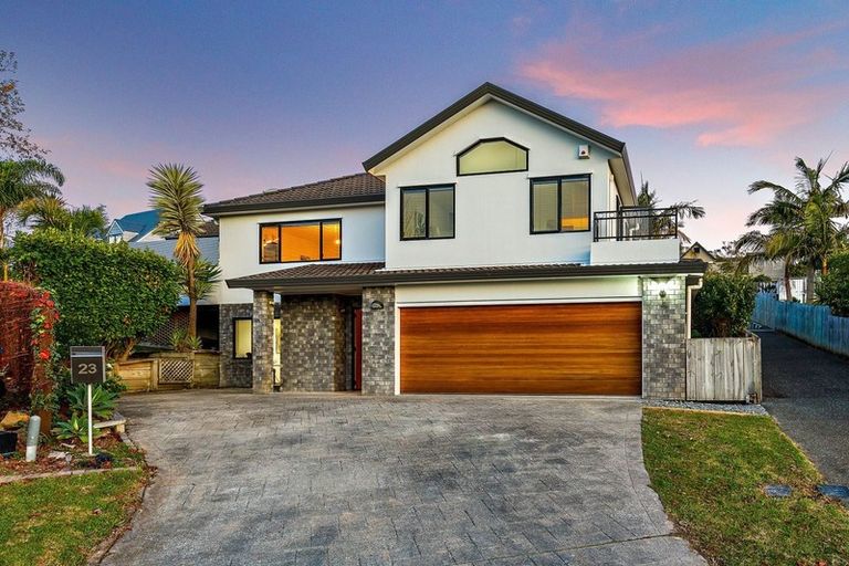 Photo of property in 23 Kerlin Crescent, West Harbour, Auckland, 0618