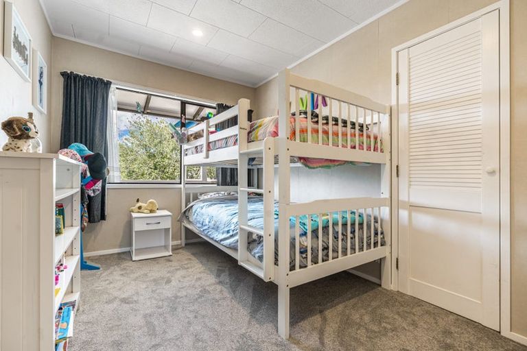 Photo of property in 50 Athena Drive, Totara Vale, Auckland, 0629