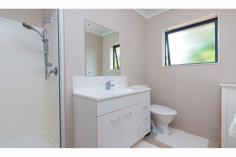 Photo of property in 12 Ernest Shackleton Place, Waiuku, 2123