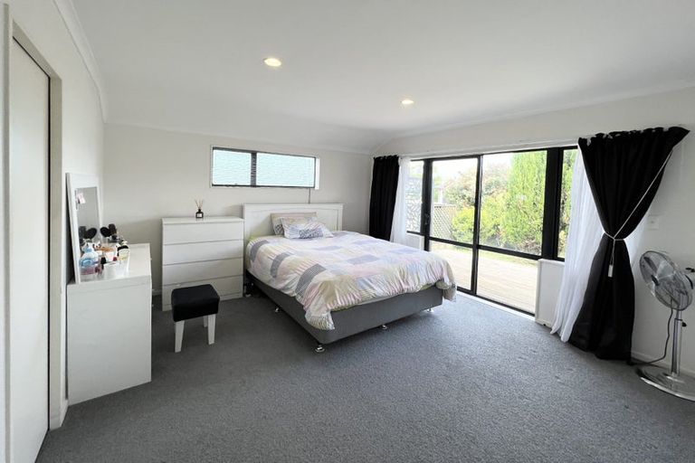 Photo of property in 3 Sunvista Avenue, Oteha, Auckland, 0632