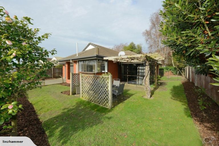 Photo of property in 2/39 Greenock Street, Redwood, Christchurch, 8051