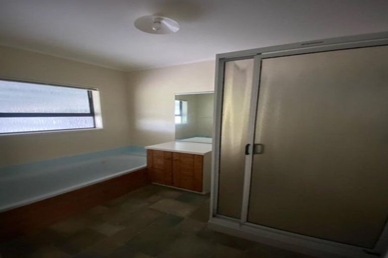 Photo of property in 627 South Road, Omata, New Plymouth, 4374