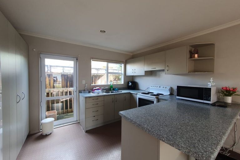 Photo of property in 2 Wattle Street, New Lynn, Auckland, 0600