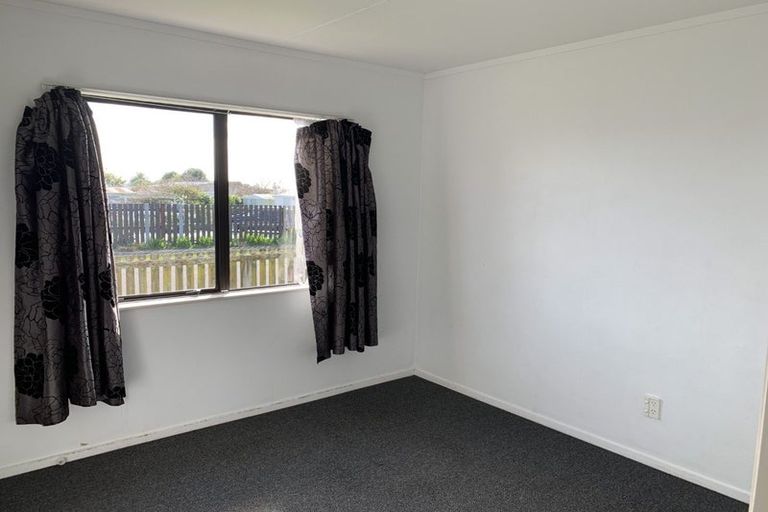 Photo of property in 15 Solway Street, Levin, 5510
