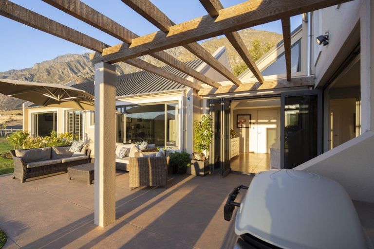 Photo of property in 5 Scenic Drive, Drift Bay, Queenstown, 9371