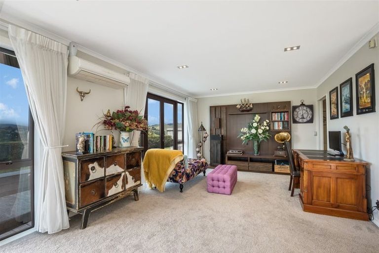 Photo of property in 12 Aoraki Rise, Aotea, Porirua, 5024