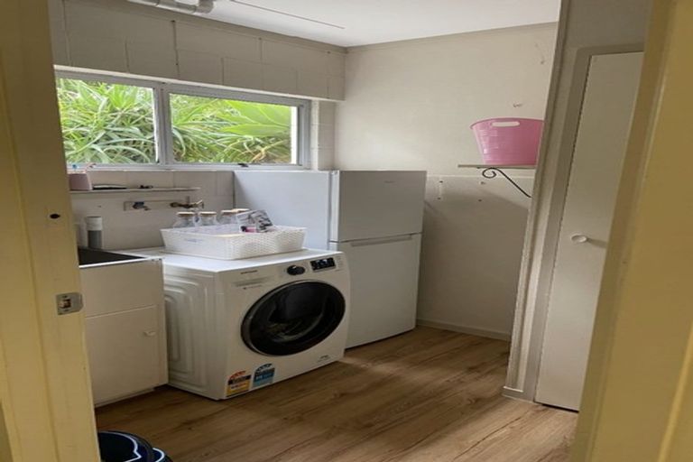 Photo of property in 2/13 Gretel Place, Hillcrest, Auckland, 0627