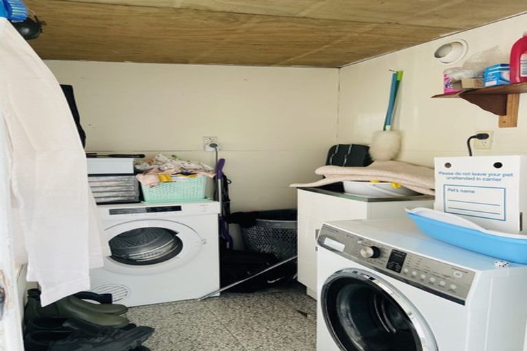 Photo of property in 16 Kirby Street, Glendene, Auckland, 0602