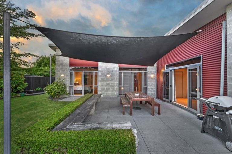 Photo of property in 6 Ruahine Place, Parklands, Christchurch, 8083