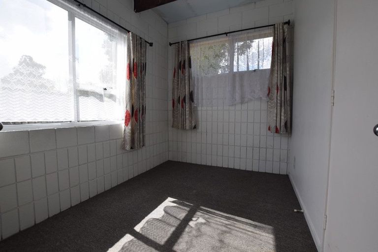 Photo of property in 1/21 Reynella Drive, Massey, Auckland, 0614