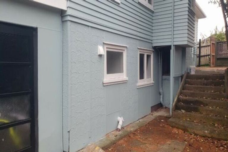 Photo of property in 1/8 Alston Avenue, Kelston, Auckland, 0602