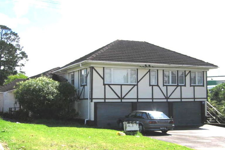 Photo of property in 112 Tirimoana Road, Te Atatu South, Auckland, 0602