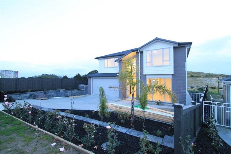 Photo of property in 11 Maka Terrace, Orewa, 0931