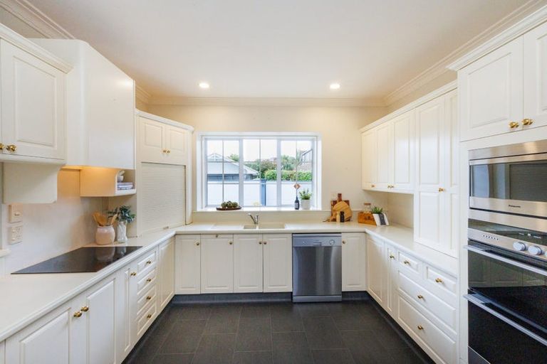 Photo of property in 1 Ranara Court, West End, Palmerston North, 4410