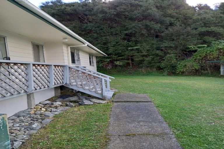 Photo of property in 21 Tiroiti Grove, Stokes Valley, Lower Hutt, 5019