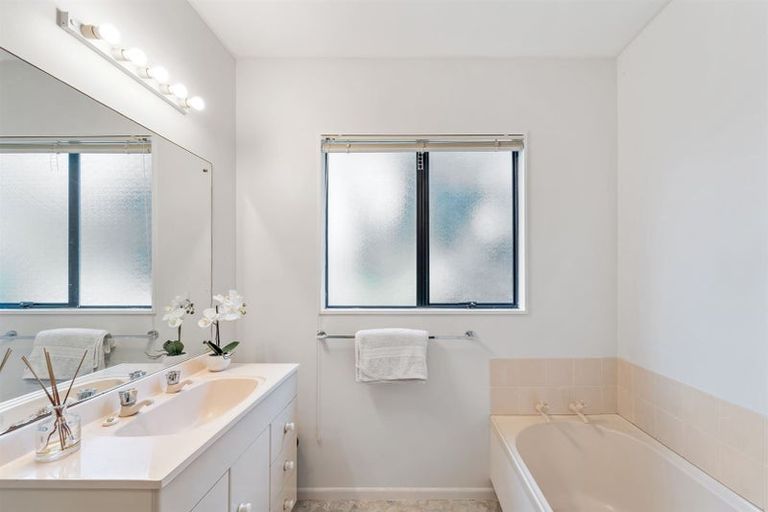 Photo of property in 11 Mizpah Road, Waiake, Auckland, 0630