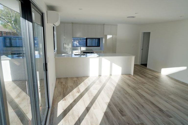 Photo of property in 53a Dunedin Street, Redwood, Christchurch, 8051