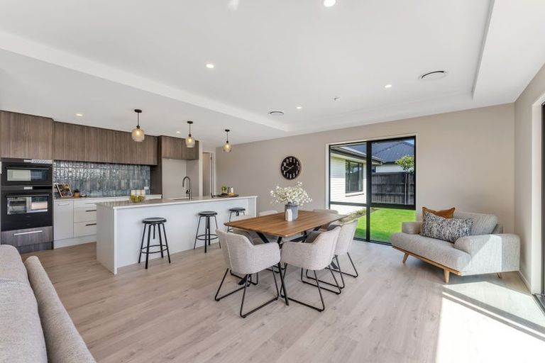 Photo of property in 8 Cam Mill Place, Rangiora, 7400