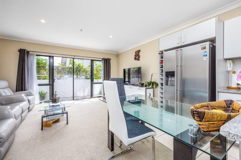 Photo of property in 8/128 Stancombe Road, Flat Bush, Auckland, 2016