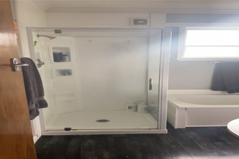 Photo of property in 24 Kent Crescent, Awapuni, Palmerston North, 4412