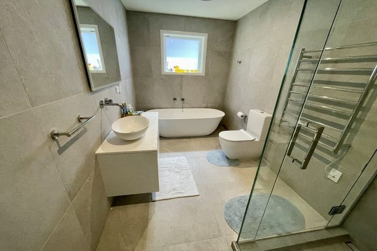 Photo of property in 15 Dowse Drive, Maungaraki, Lower Hutt, 5010