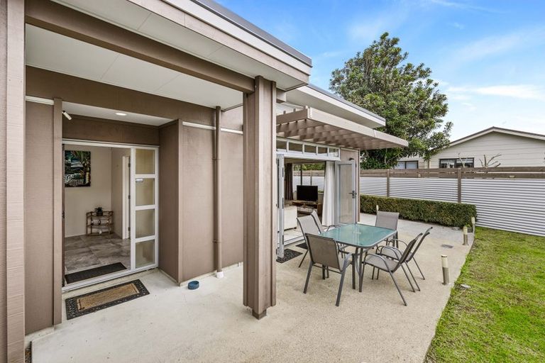 Photo of property in 44a Yeovil Road, Te Atatu Peninsula, Auckland, 0610