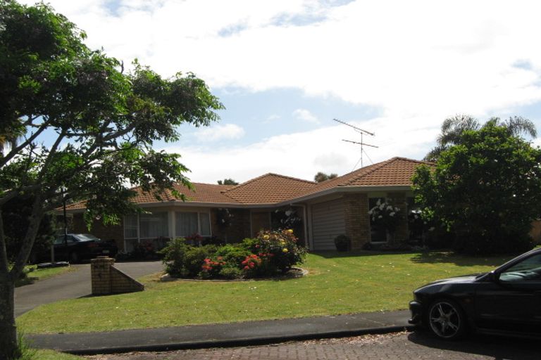 Photo of property in 13 Perotti Place, Conifer Grove, Takanini, 2112