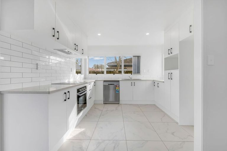 Photo of property in 44 Eugenia Rise, Totara Heights, Auckland, 2105