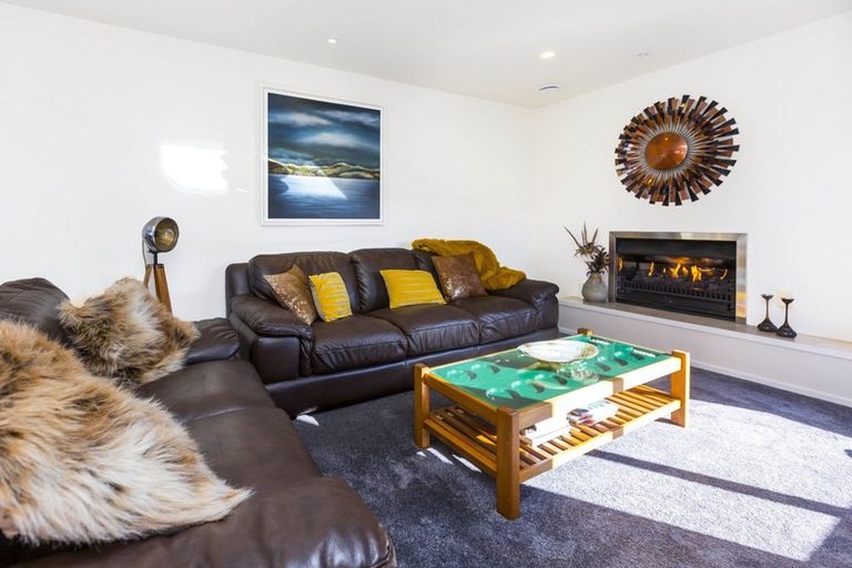 Photo of property in 7 Ormrod Grove, Riverstone Terraces, Upper Hutt, 5018