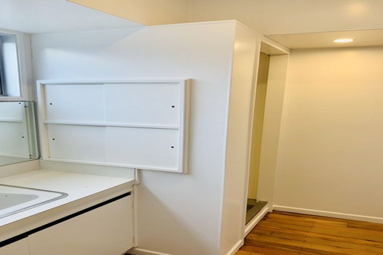 Photo of property in 6 Stormont Place, Kingston, Wellington, 6021