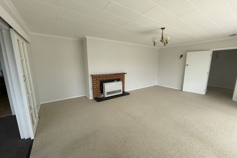 Photo of property in 76 Wikiriwhi Crescent, Awapuni, Palmerston North, 4412
